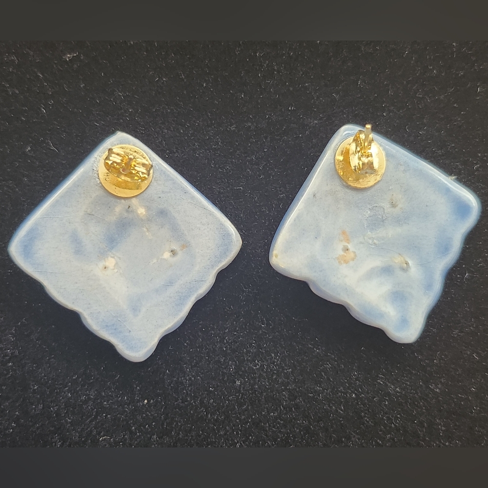 Shell-shaped Earrings - Picture 3 of 6